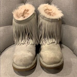 UGG kids Classic Short Fringe Suede Boot